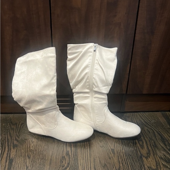 NWT NEW Ivory Knee-High Slouchy Women's Boots in Vegan / Faux Suede - size 9.5 - Picture 1 of 6